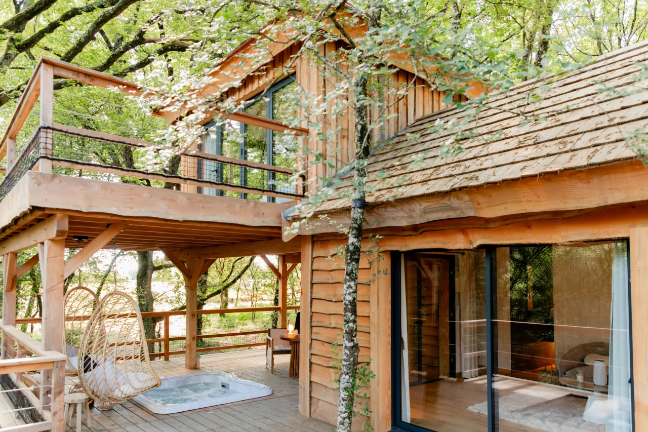 Cabane en bois dans les arbres avec jacuzzi - Cabane dans les arbres Toulouse - Dolce & Cabane
